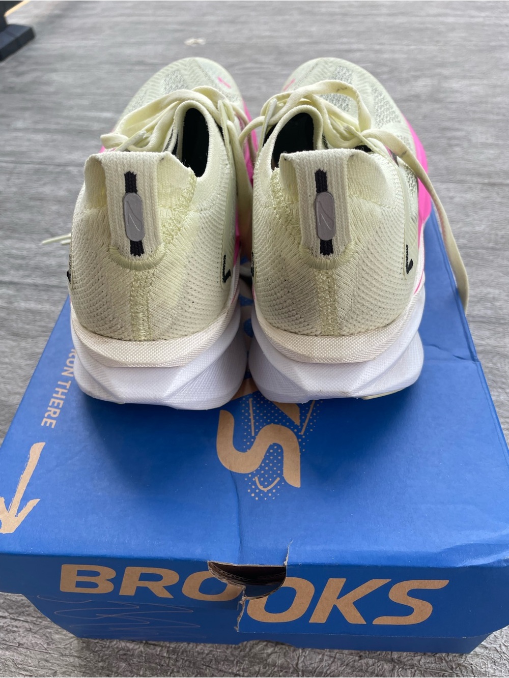 Brooks Hyperion Max 3 women’s 7.5 - Picture 8 of 12